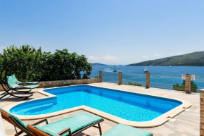 Seaside Villa Lara mit beheiztem Swimmingpool